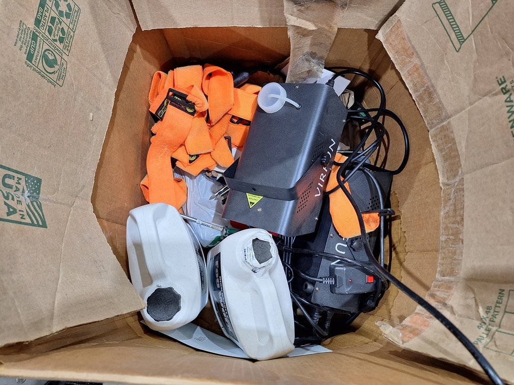 2 Virfun Fog Machines, Fog Juice, More