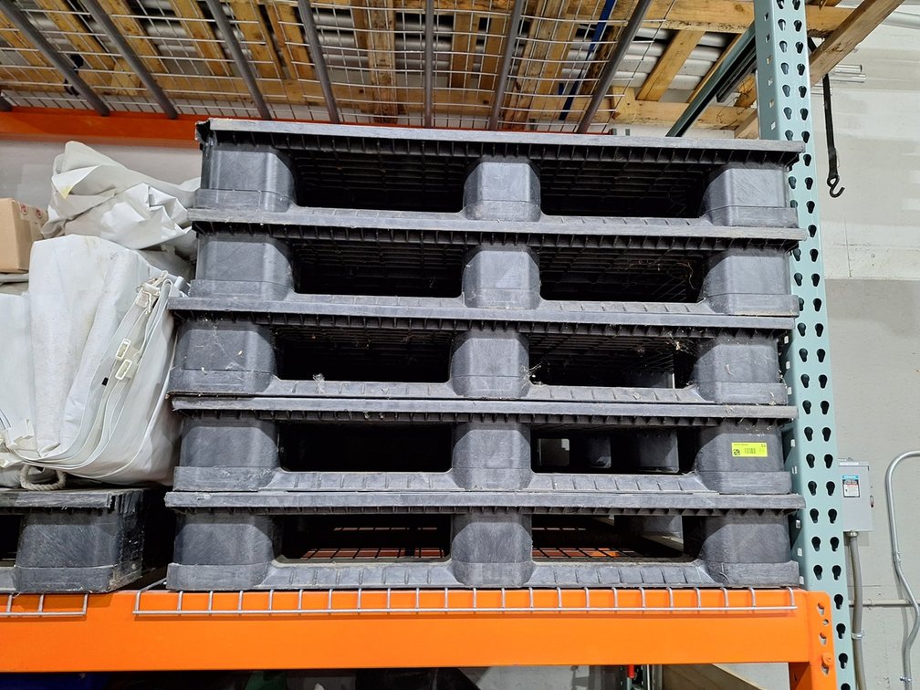 5 Poly Pallets