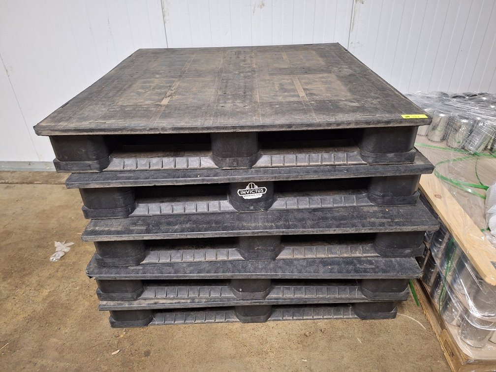 5 Poly Pallets