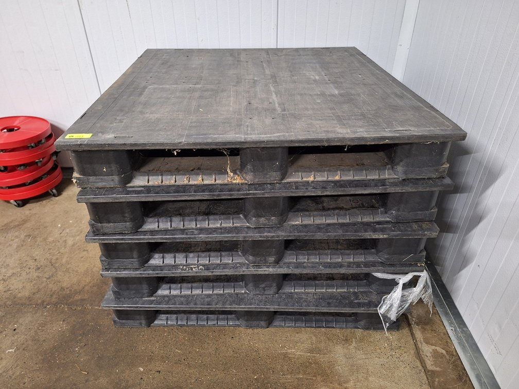 5 Poly Pallets