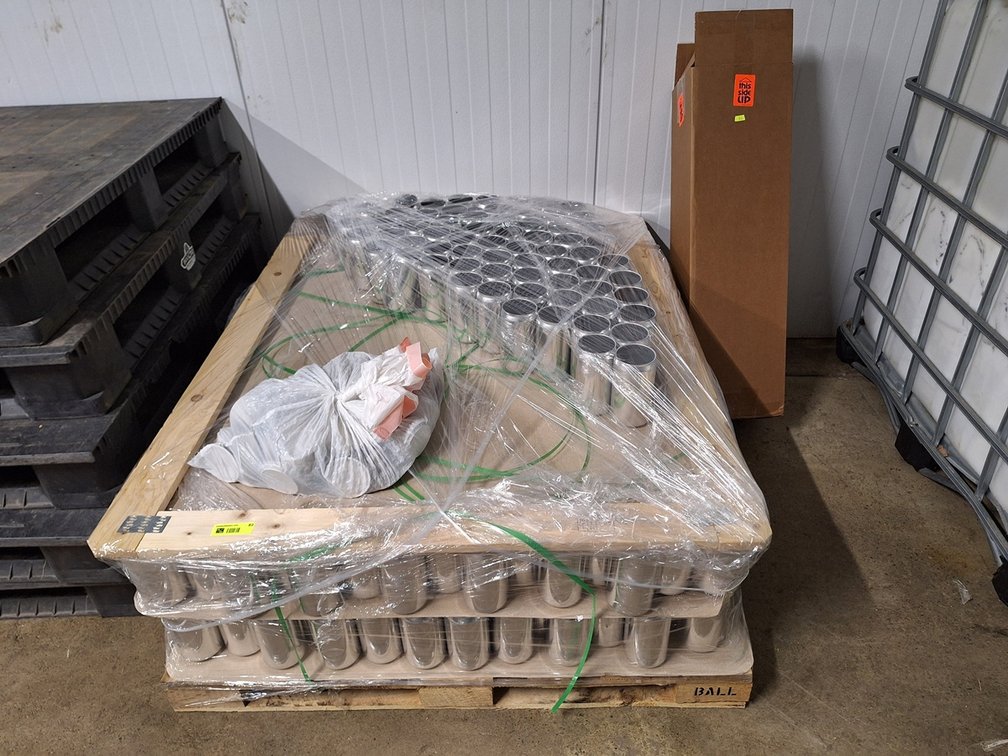 Pallet of Aluminum Crowler Cans, 5 Sleeves of Caps