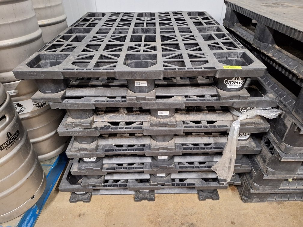 6 Poly Pallets