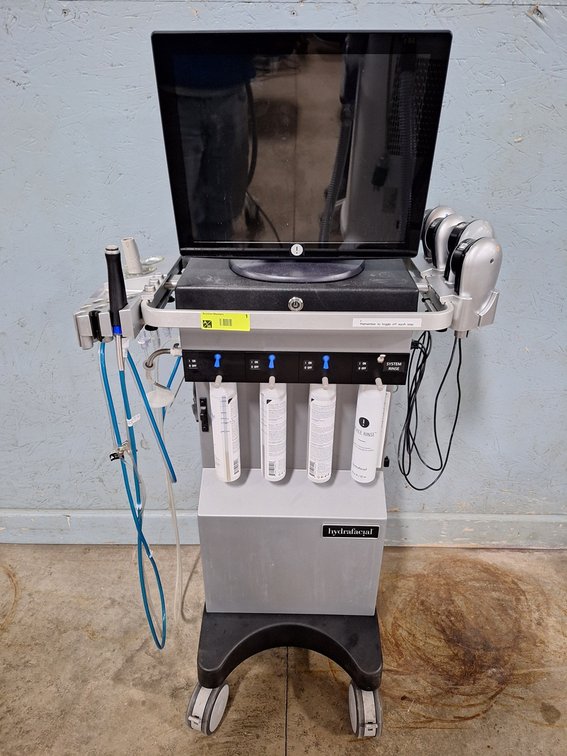 HydraFacial MD Elite on Wheels, Ref. #70143-03-01, Serial HFE-1906-3786, 100-120V