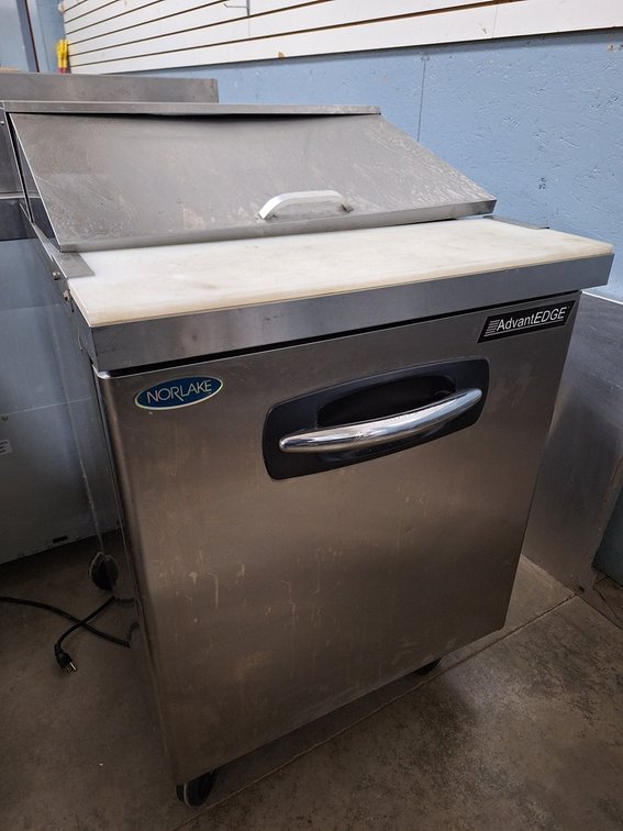 Norlake Advantedge Refrigerated Prep Table on Wheels, Model SP27-8, 1 PH, 28"x30"x42"