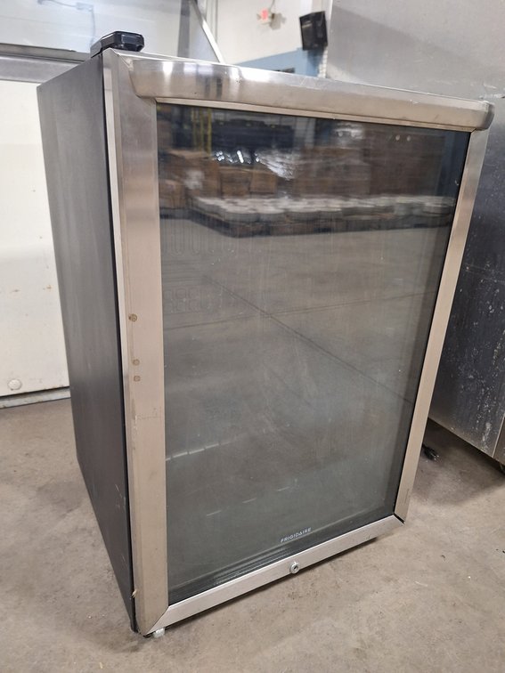 Frigidaire Beverage Cooler, Model LFBC46F5LS, 1 PH, 21"x22"x33"