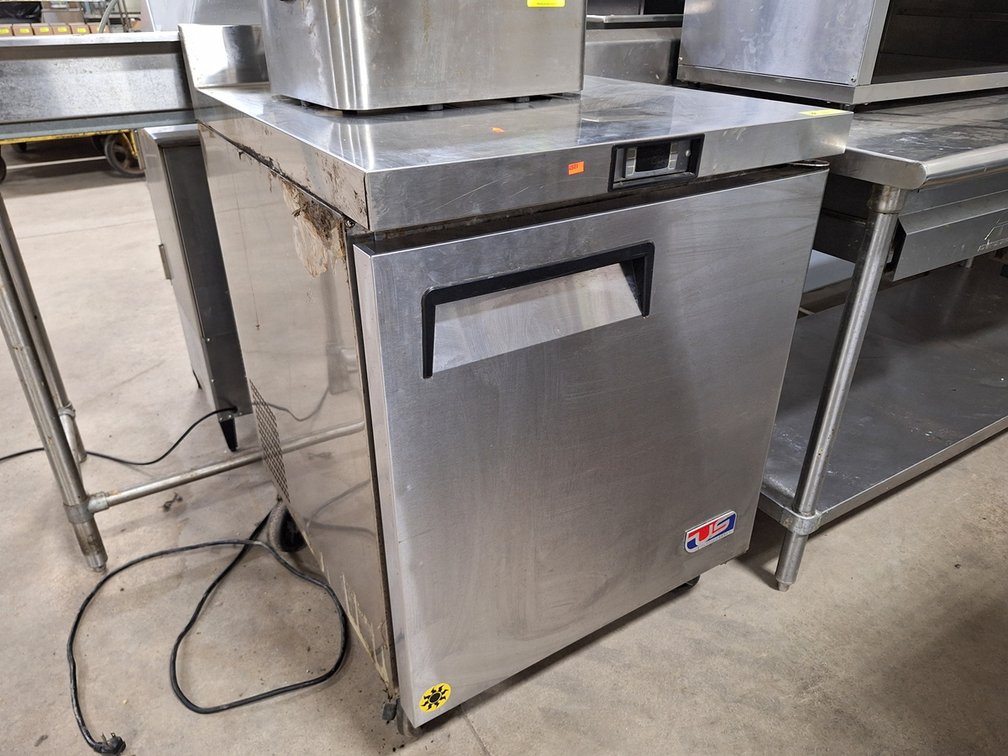 US Refrigerator on Wheels, 28"x30"x37"