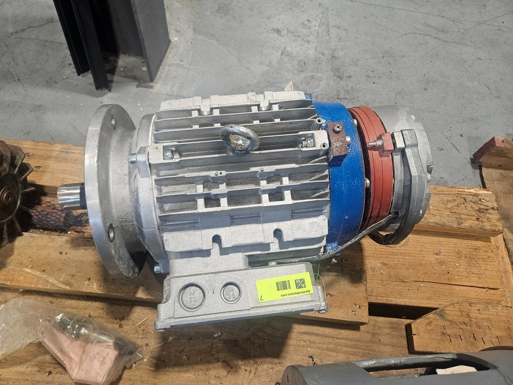 Baldor 7.5 HP Motor, 3490 RPM, 213 TFR