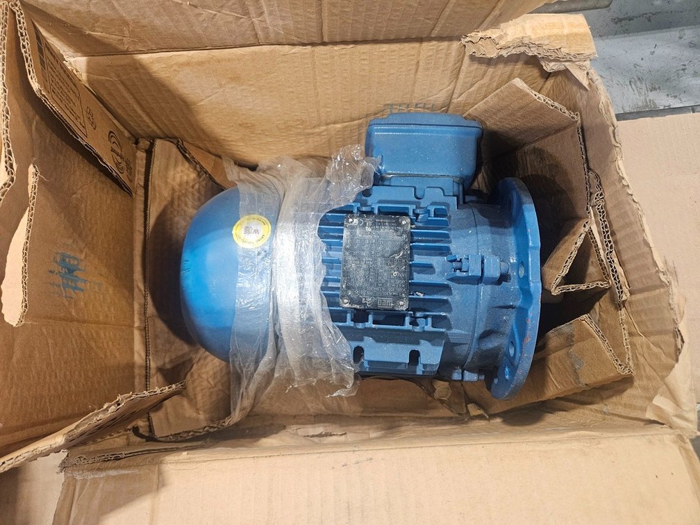 Weg R00118ET3WAL90S 1.5 HP Motor, 220/380/240/215/460V, 3 PH, 1450/1460/1760 RPM