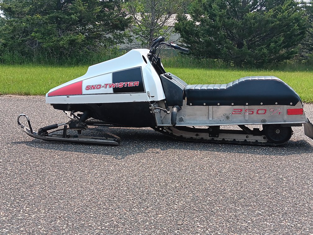 1976 Merc Snow-Twister 250 S/T