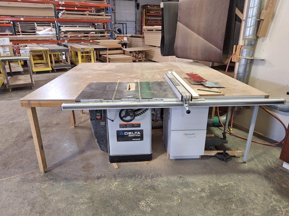 Delta Industrial Unisaw/Tablesaw, 10" Blade, Guards and Guide, 8'x8' Footprint, 230V, 3 PH