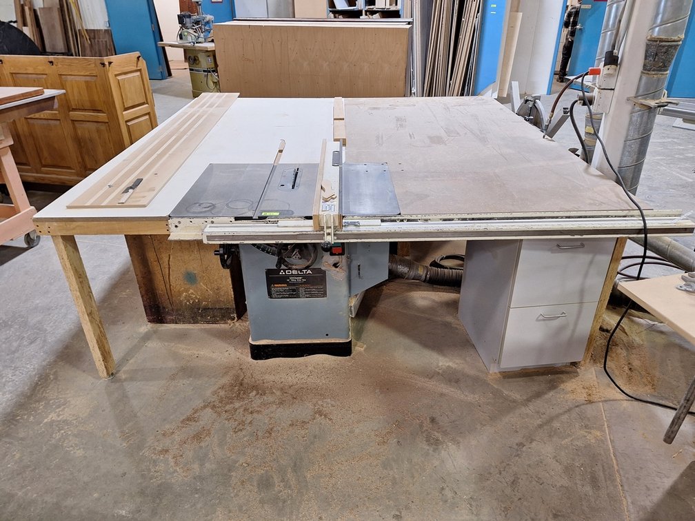 Delta 10" Tilting Unisaw, 220V, 3 PH, 8'x8' Footprint