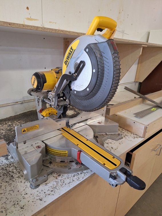 Dewalt DWS760 Double Bevel Sliding Miter Saw