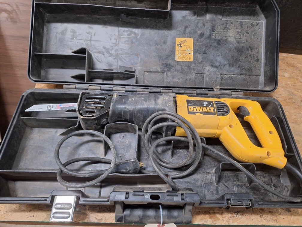 DeWalt DW304P Reciprocating Saw with Case