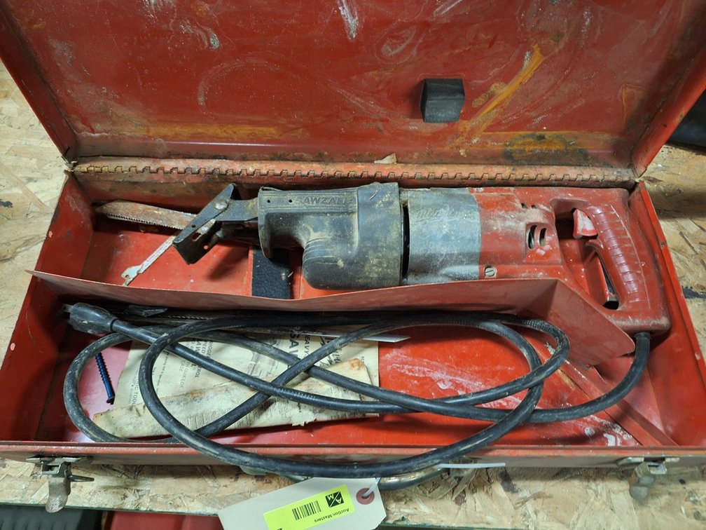 Milwaukee Sawzall with Case