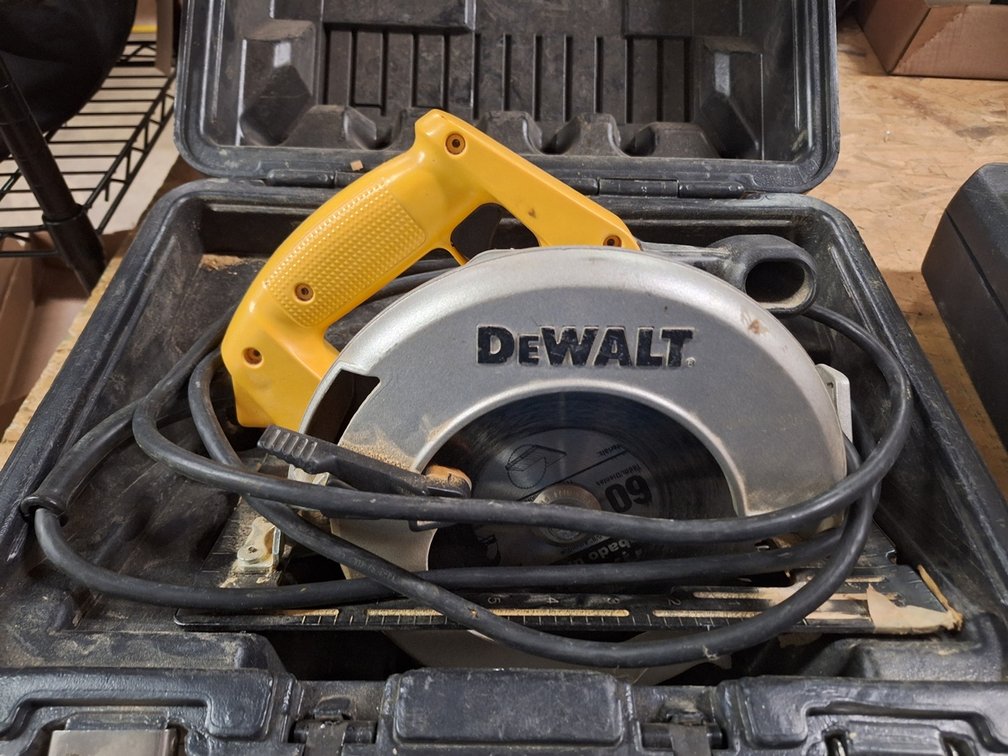 DeWalt DW362 7 1/4" Circular Saw with Case