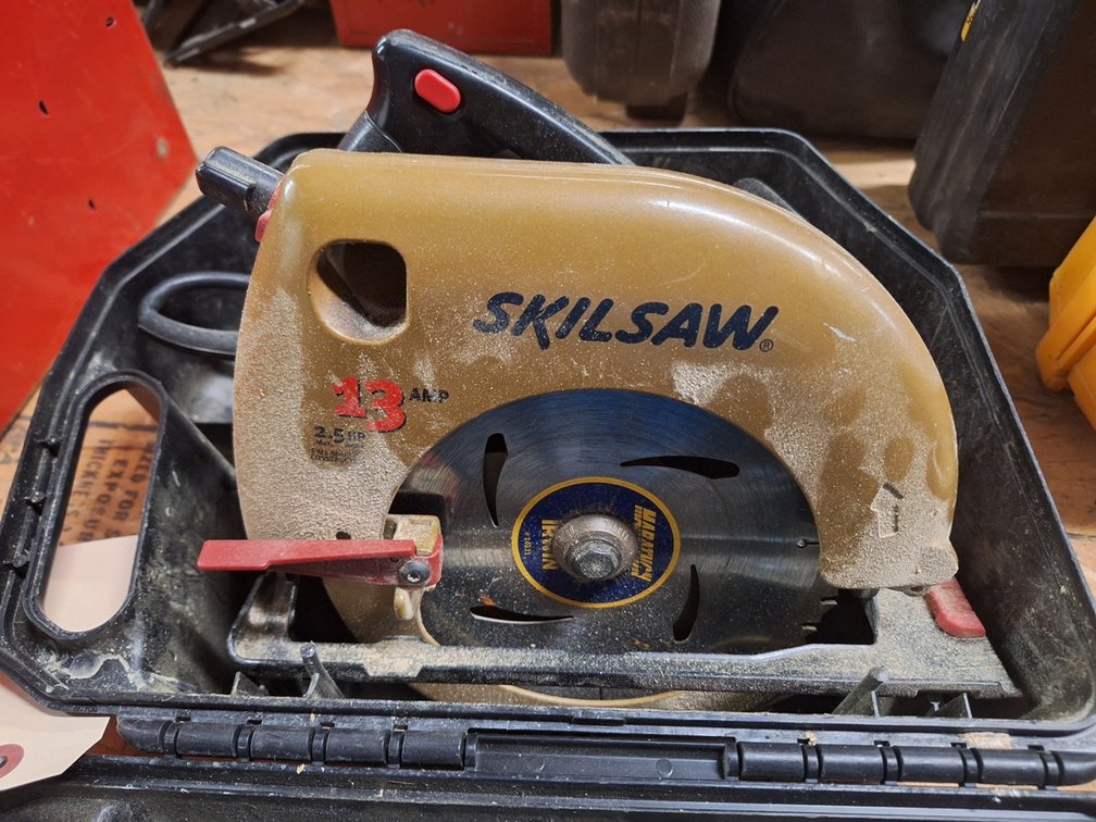 Skil 7 1/4" Circular Saw with Case