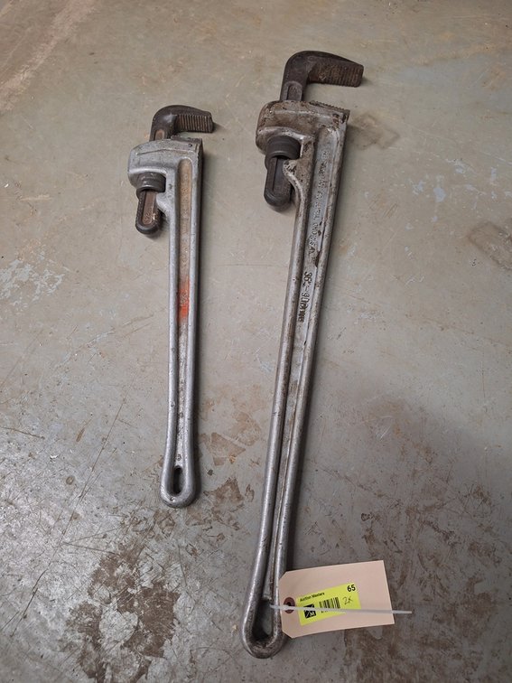 2 Aluminum Pipe Wrenches, 24" & 32