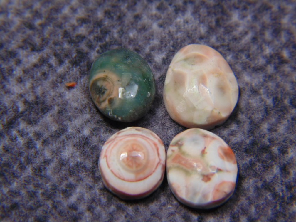 Four Thomsonite cabs