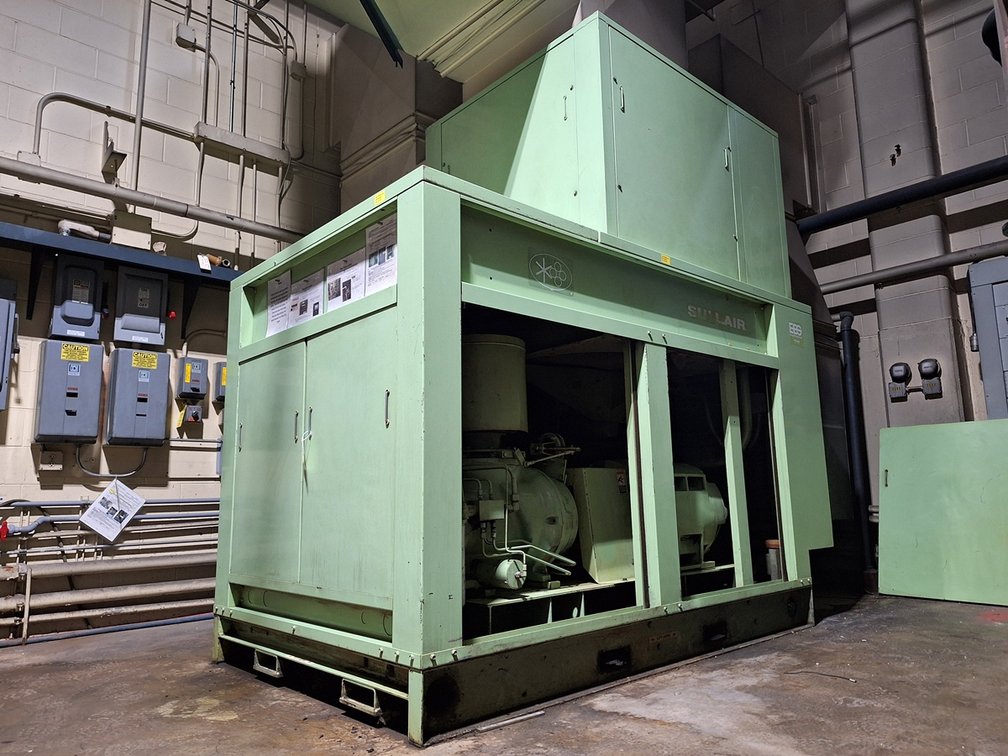 Sullair 20-100 Screw Compressor, Model: 20-100L-ACAC, SN: 003-95259, Max Air Pressure: 100/110 PSIG, Hours Read: 3,501, Includes Ductwork and Storage Tank