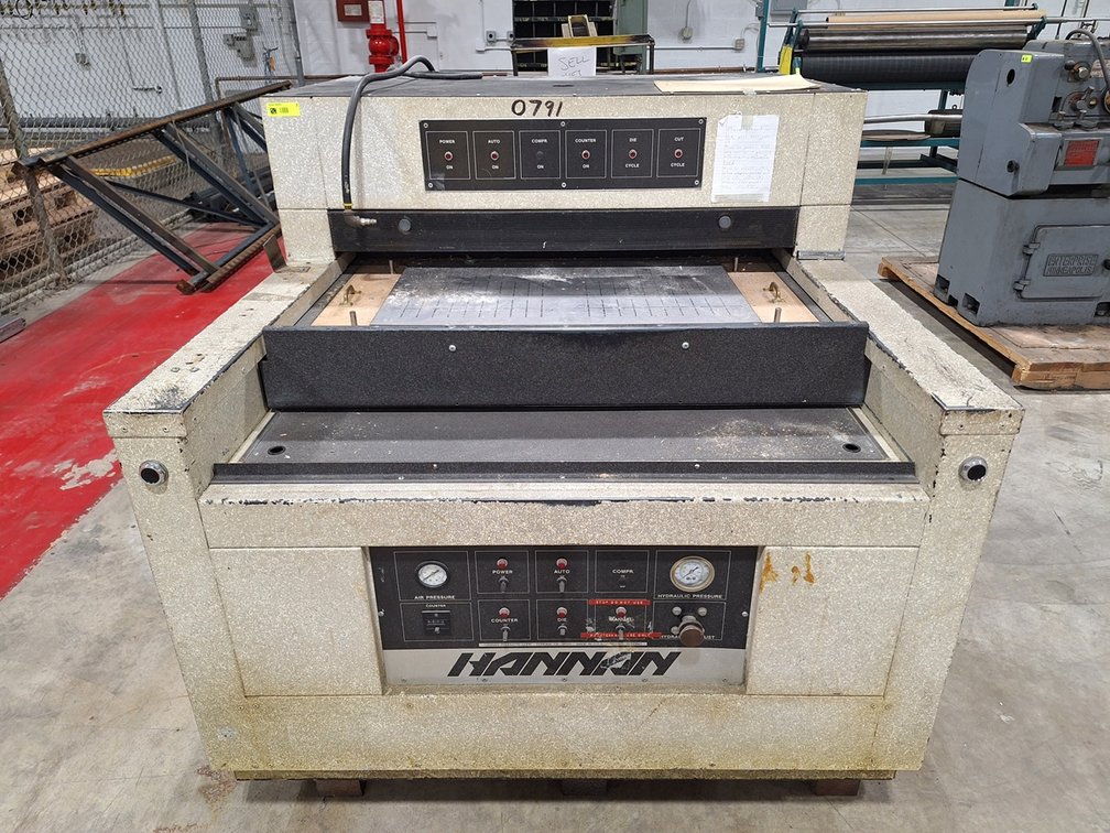 Hannan 620H Packaging Machine, SN: 566, 220V, 3 PH, 50"x60"x51"