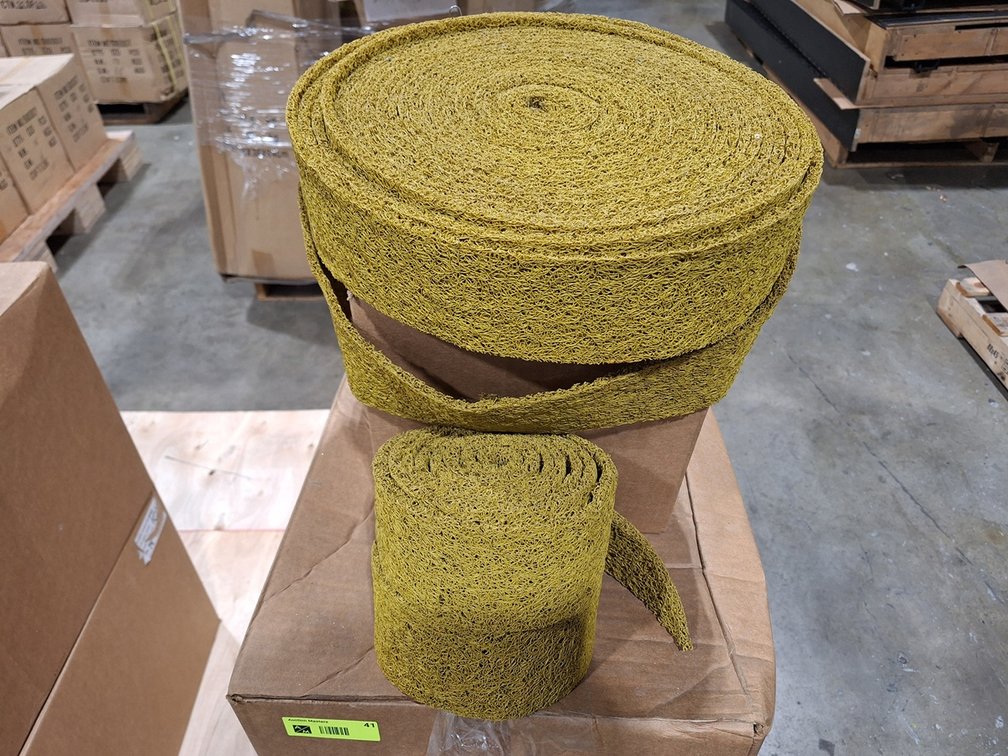 2+ Boxes Golden Floor Mat