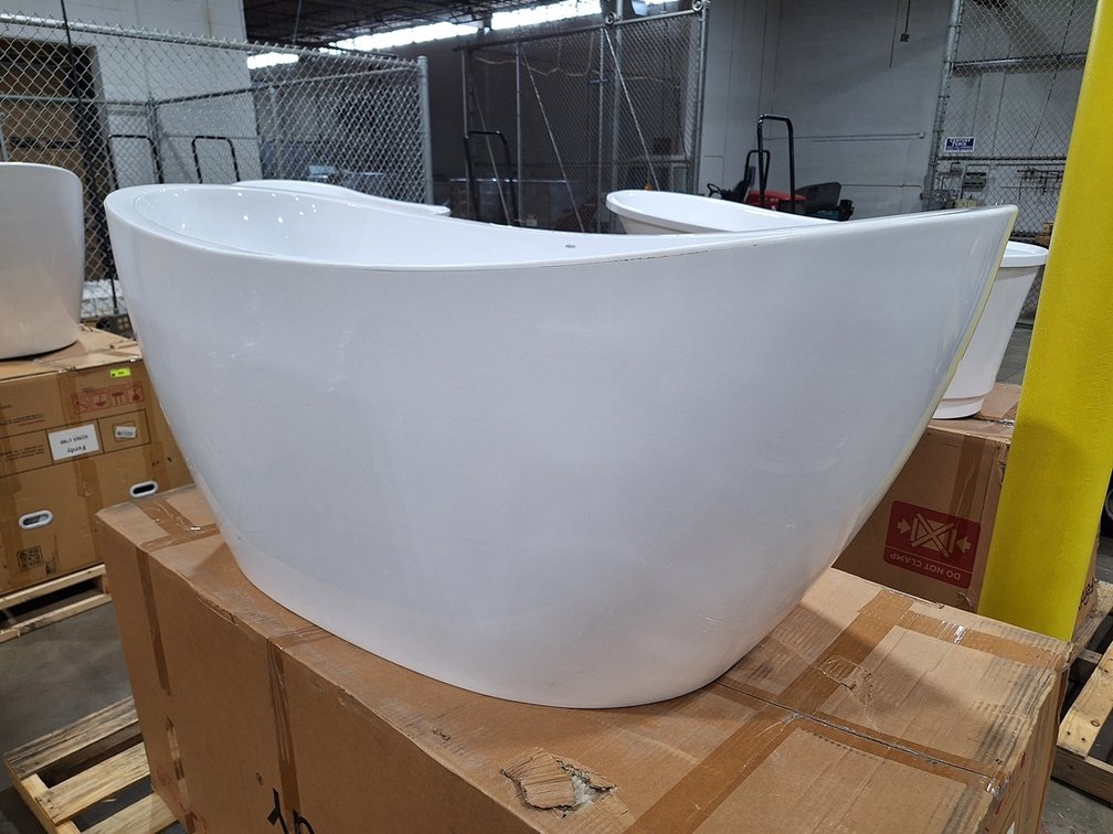 Ferdy Naha 67" Acrylic Bathtub, 02588-1700-BN