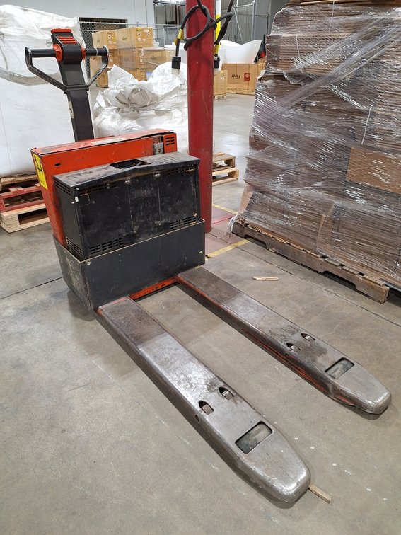 Raymond Electric Pallet Jack, Model 101-F40L, SN: 101-92-02071, 24VDC