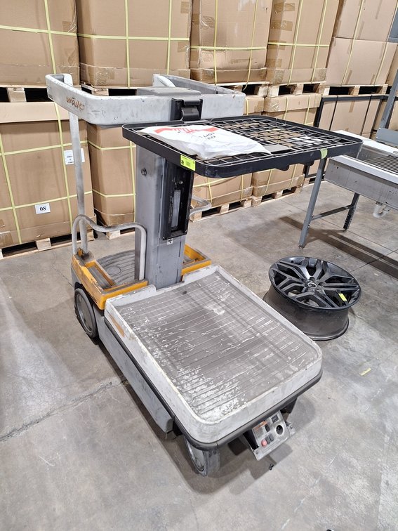 Crown Wave Ride-On Shop Cart, Type UL583E, SN: 9A145544, 24VDC