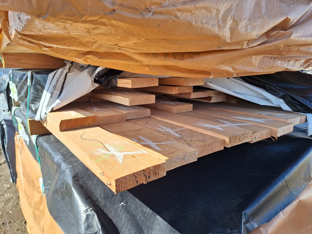 Douglas Fir 4/4x4" Outs, 3' to 5' Lengths, 272 Linear Feet