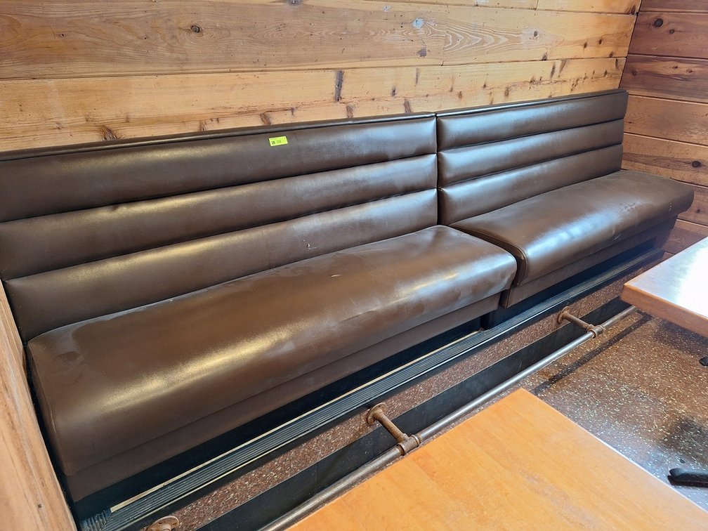 Vinyl Booth with Foot Rail, 132"x29"x50"