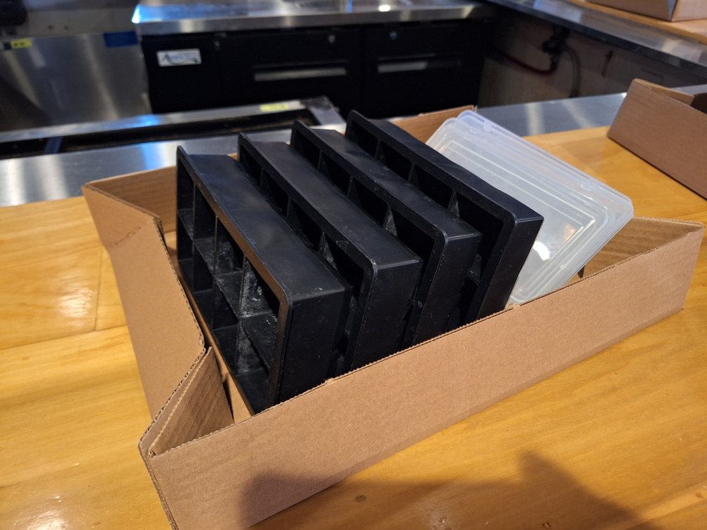 4 Rubber Ice Cube Trays with Lids