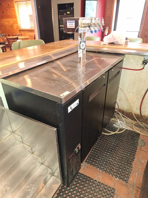 Avantco 2 Door Kegerator with 4 Taps on Wheels, 48"x24"x40"