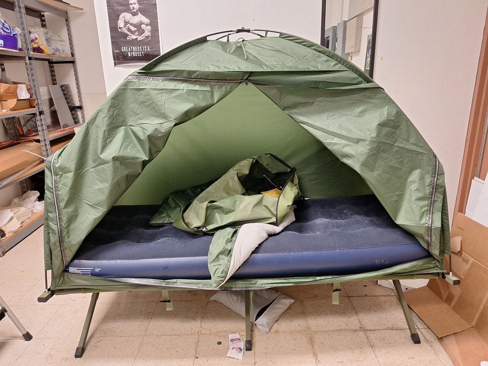 Tent/Cot with Air Mattress and Sleeping Bag