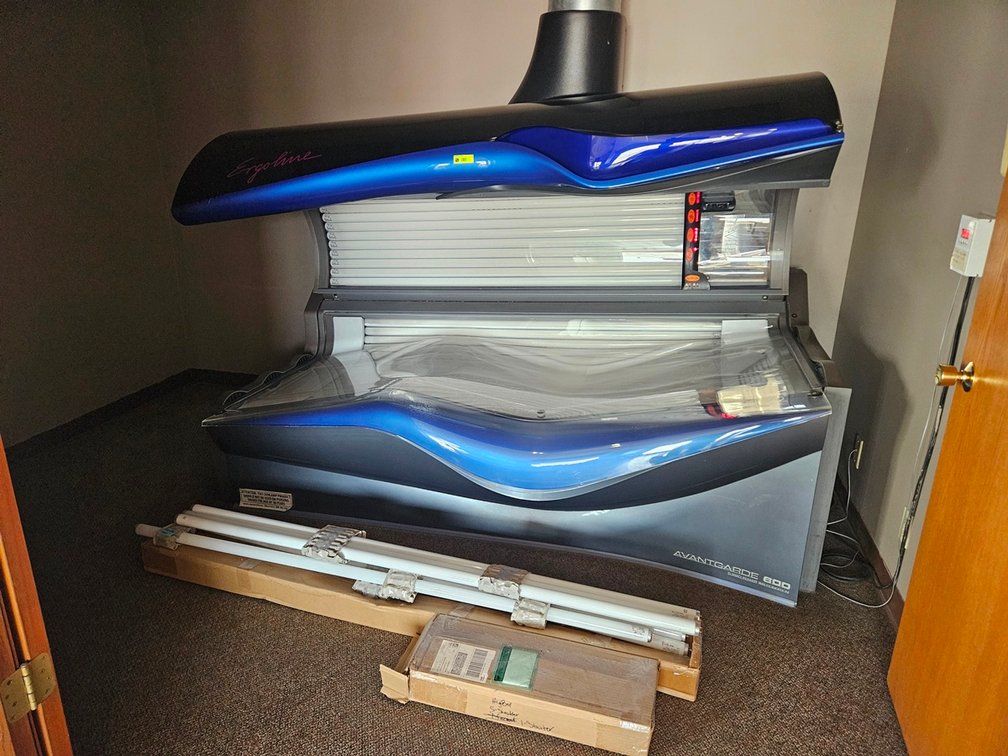 Ergoline Avantgarde 600 Tanning Bed, Turbo Power, Air Conditioning, Extra Bulbs