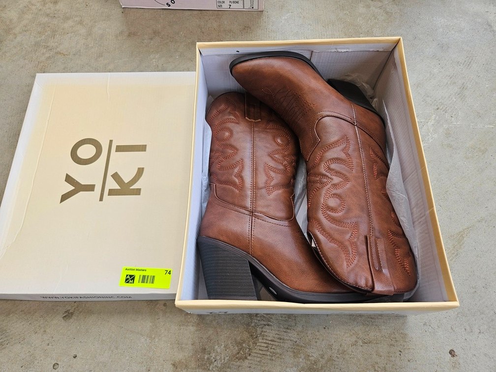 Pair Shoes, Women's 7