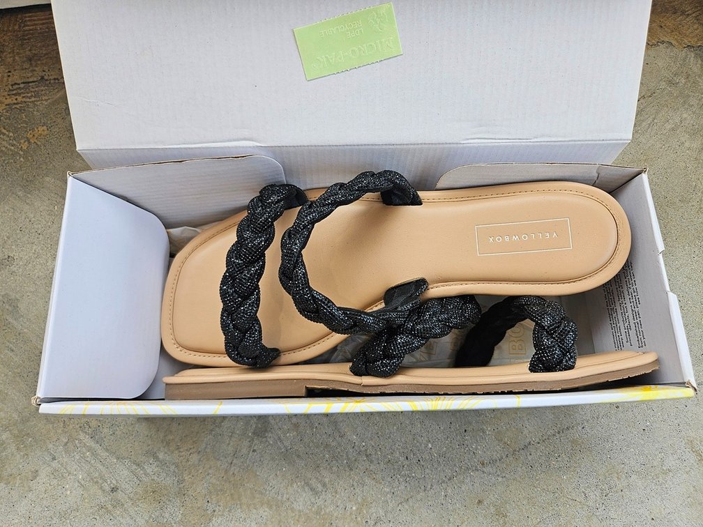 Pair Shoes, Women's 9.5