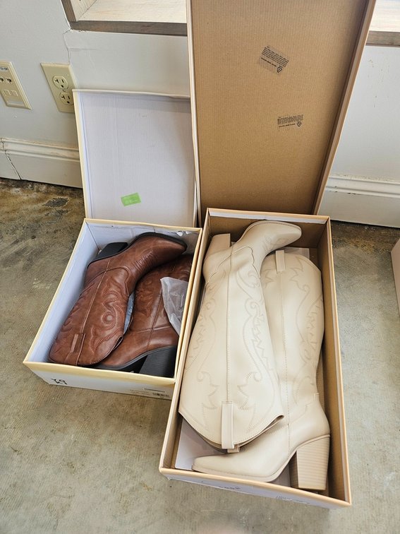 2 Pairs Shoes, Women's 7