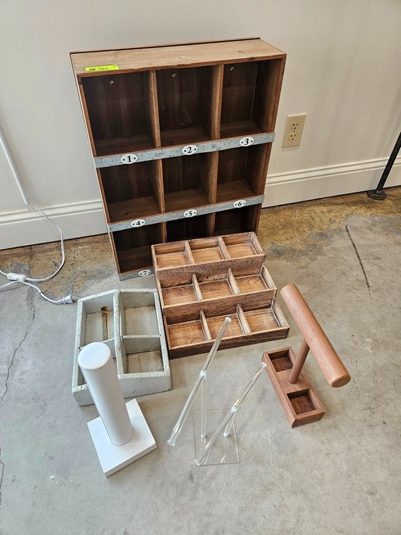 6 Assorted Displays