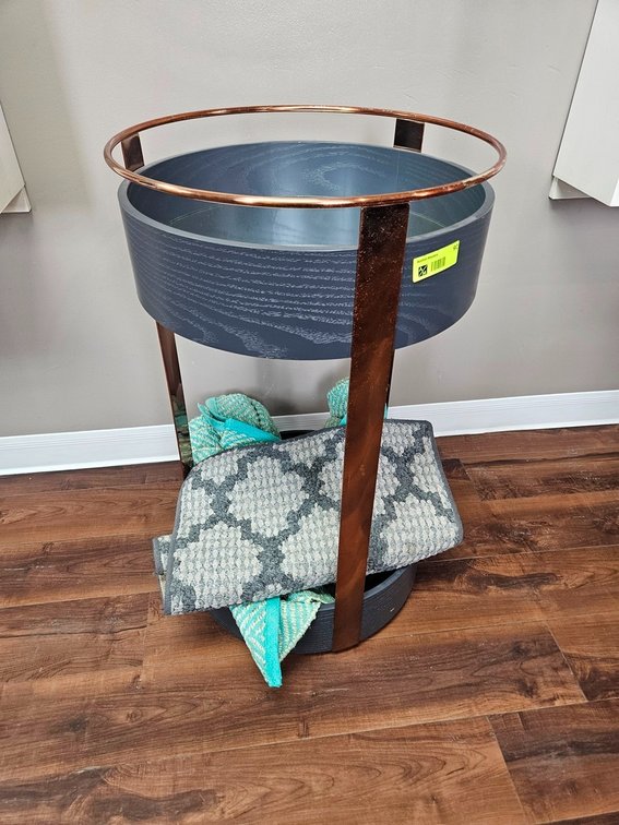 Accent Side Table on Wheels, 19"x32"