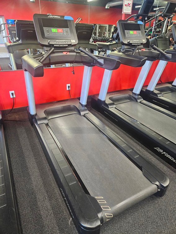 Life Fitness Integrity C Treadmill with Flex Deck Absorption System, SN: HHT108248