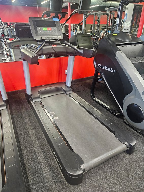 Life Fitness Integrity C Treadmill with Flex Deck Absorption System, SN: HHT 108691