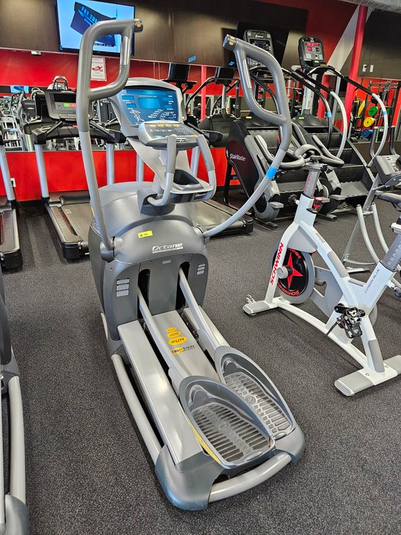 Octane Fitness Pro4700 Elliptical Machine, SN: F1208AP04900-02