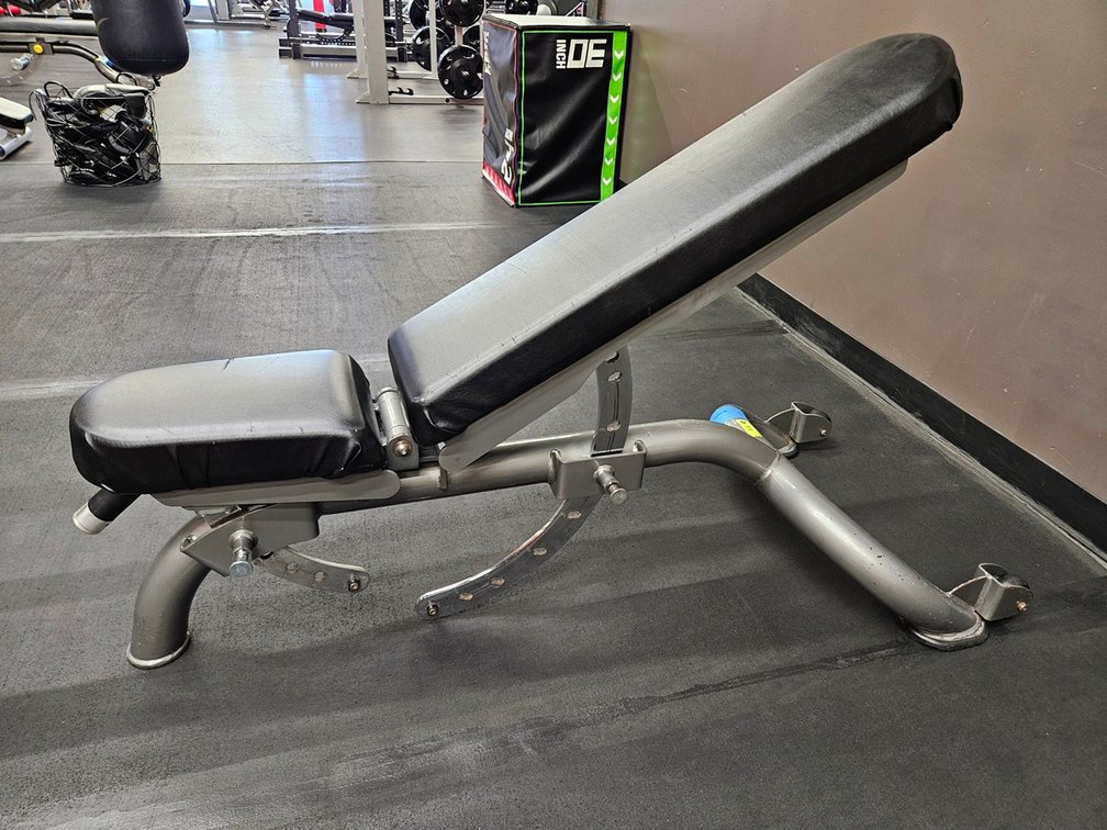 Matrix Adjustable Incline Bench, Model: 8-Stack Multistation
