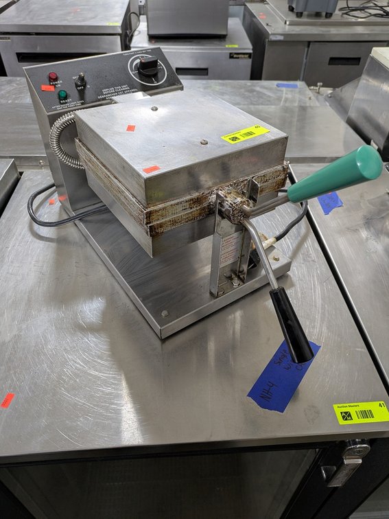 Four Round Belgian Waffle Maker, Model: 5025