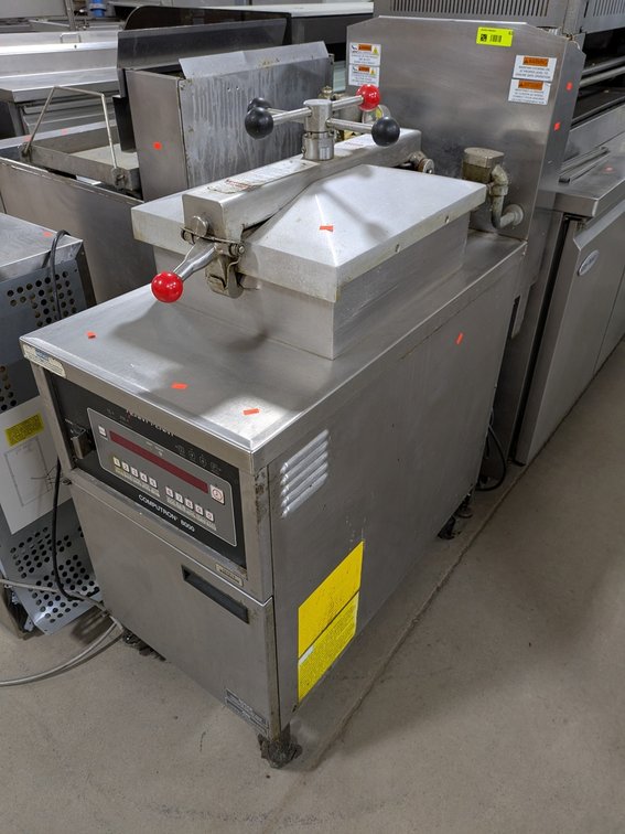 Henny Penny Computron 8000 Natural Gas Pressure Fryer on Wheels, Model: 600C