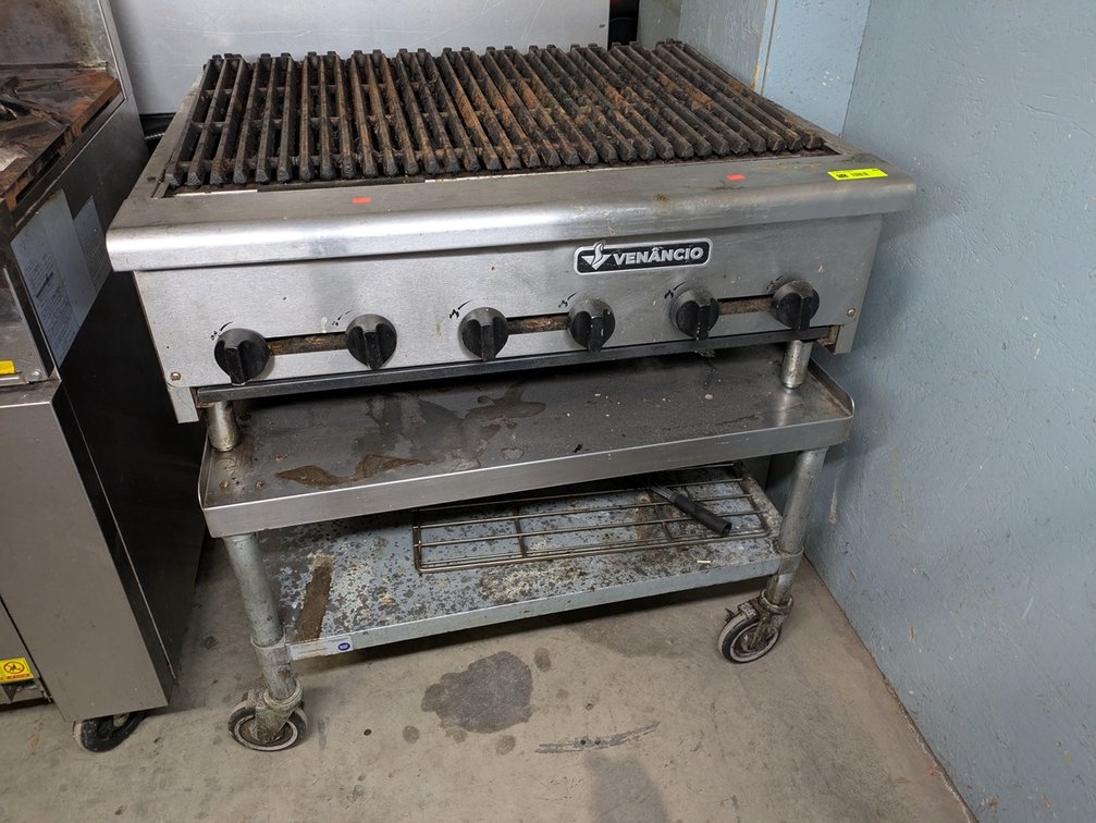 Vanacio 36" SS Natural Gas/Propane Grill with Rolling Stand, Model: CDD36