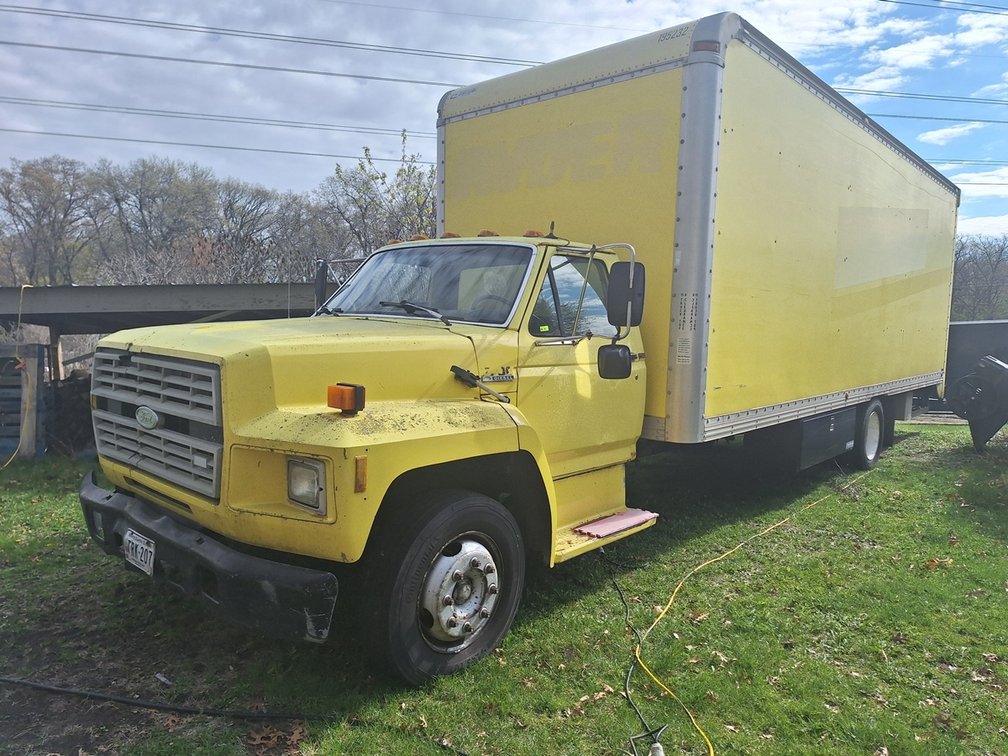 1989 Ford F450 Custom Cab 2-Axle Box Truck