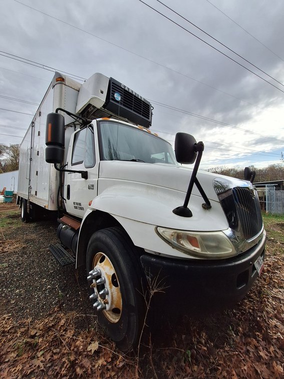 2003 International 4200 VT365 2-Axle Refrigerated Box Truck
