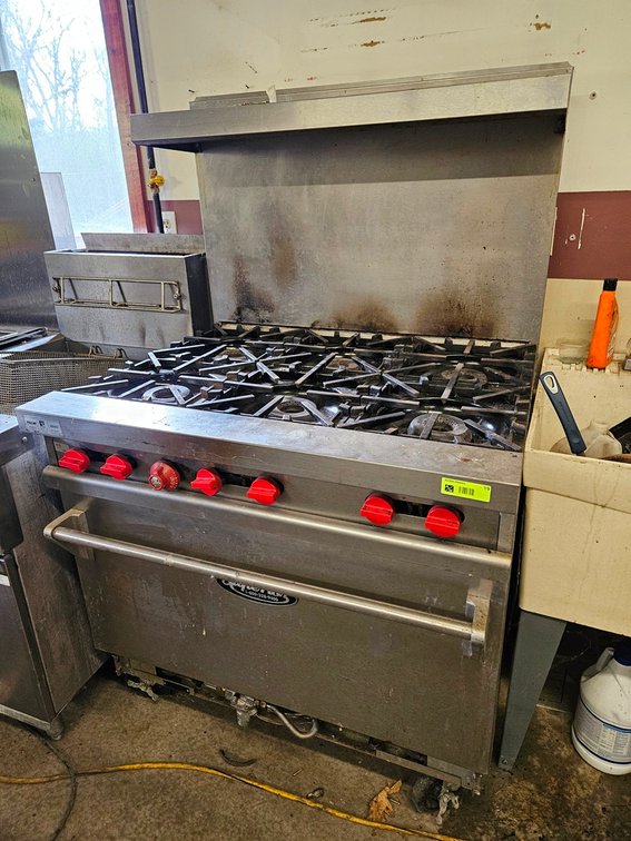 Vulcan 36" 6 Burner/Oven on Wheels with Overshelf, Nat. Gas