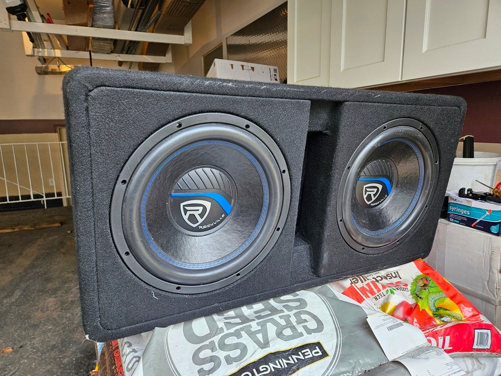 Rockville Speaker, 2 - 12" Speakers, 32.5"x17"x17"